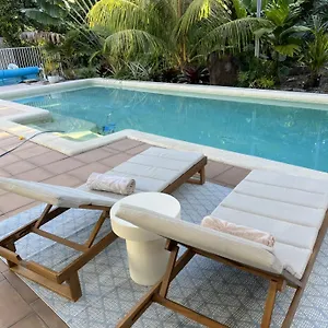 house-indigo-with-pool-200m-to-beach.queenslandhotels.net/